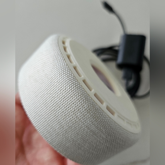 Amazon Echo Dot (2nd Generation) Smart Speaker  RS03QR W/ Cover - Picture 8 of 10